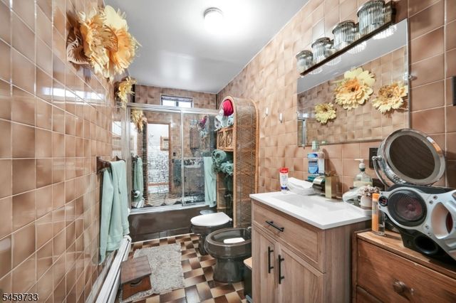 83 Pacific St, Newark City, NJ 07105
