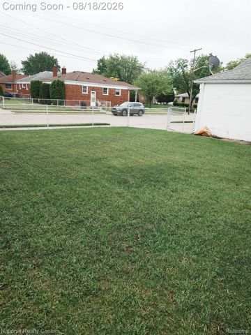 18131 Oak Avenue, Eastpointe, MI 48021