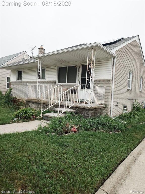 18131 Oak Avenue, Eastpointe, MI 48021