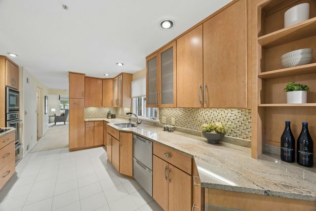 18 Lois Lane 18, Lexington, MA 02420