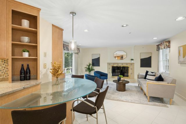 18 Lois Lane 18, Lexington, MA 02420