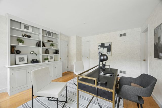 18 Lois Lane 18, Lexington, MA 02420