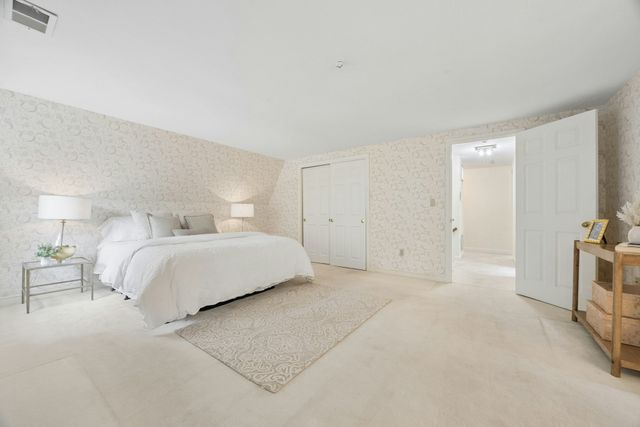 18 Lois Lane 18, Lexington, MA 02420
