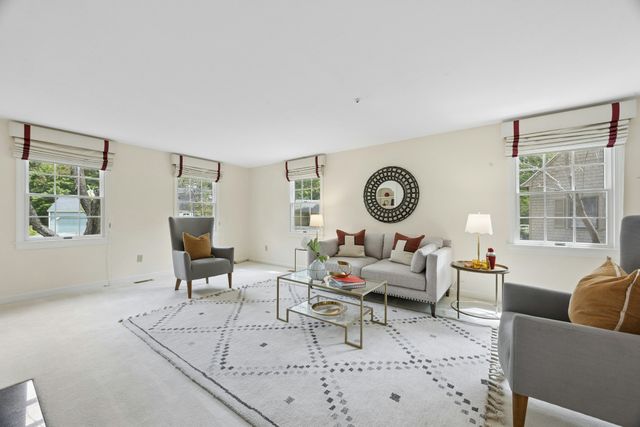 18 Lois Lane 18, Lexington, MA 02420