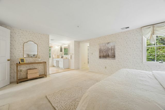 18 Lois Lane 18, Lexington, MA 02420