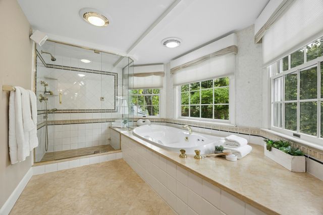 18 Lois Lane 18, Lexington, MA 02420