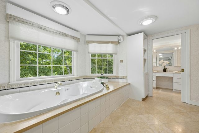 18 Lois Lane 18, Lexington, MA 02420