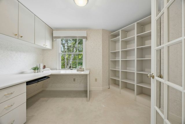 18 Lois Lane 18, Lexington, MA 02420