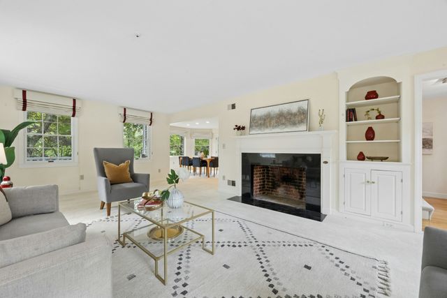 18 Lois Lane 18, Lexington, MA 02420
