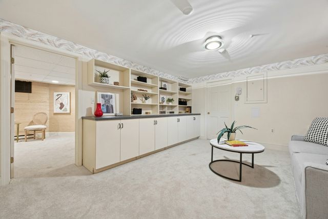 18 Lois Lane 18, Lexington, MA 02420