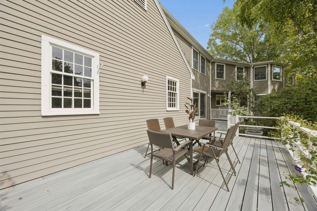 18 Lois Lane 18, Lexington, MA 02420