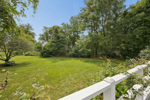 18 Lois Lane 18, Lexington, MA 02420
