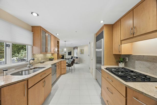 18 Lois Lane 18, Lexington, MA 02420