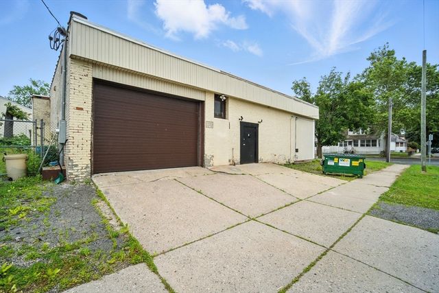218-226 Saint James Blvd, Springfield, MA 01104
