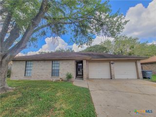 214 Williamsburg Avenue, Victoria, TX 77904