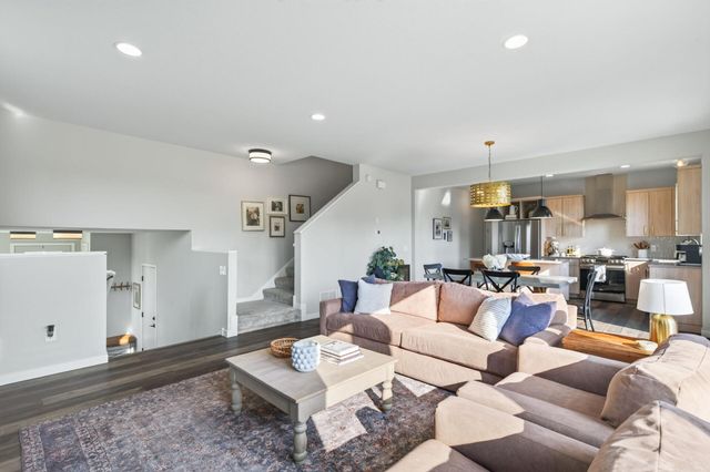 10110 Harvest Trail, Victoria, MN 55318