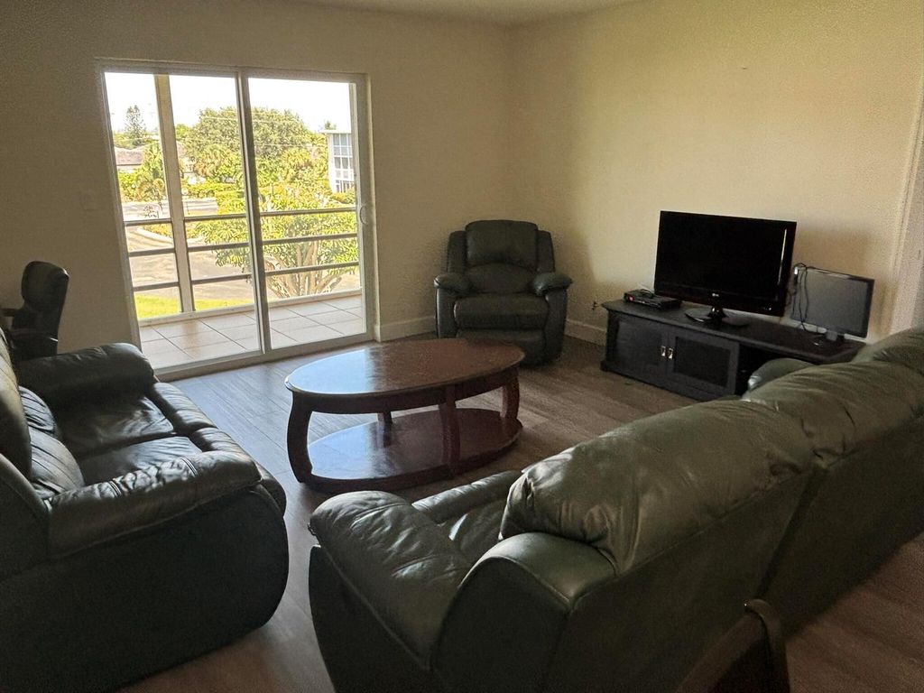 2668 Garden Drive N 312, Lake Worth, FL 33461