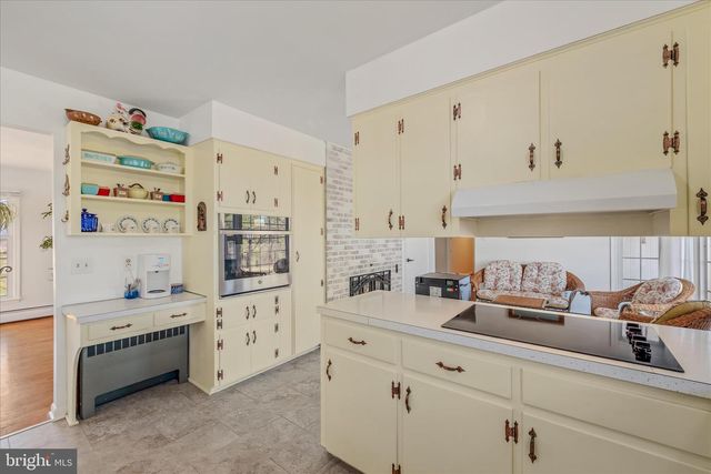 2431 HIGHLAND RIDGE RD, Berkeley Springs, WV 25411