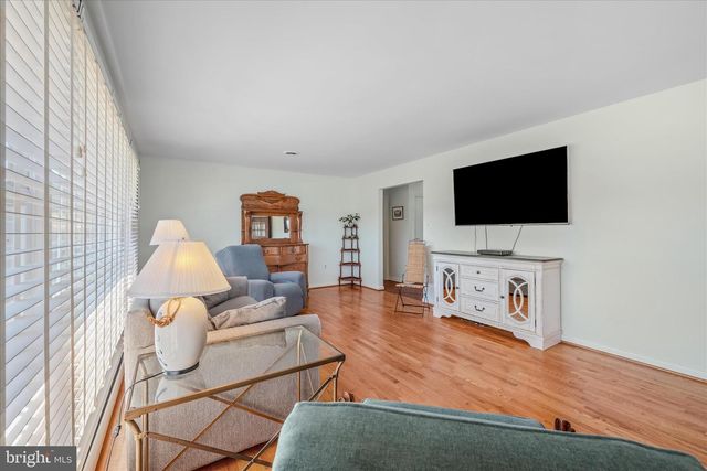 2431 HIGHLAND RIDGE RD, Berkeley Springs, WV 25411