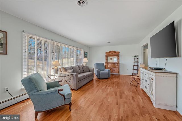 2431 HIGHLAND RIDGE RD, Berkeley Springs, WV 25411