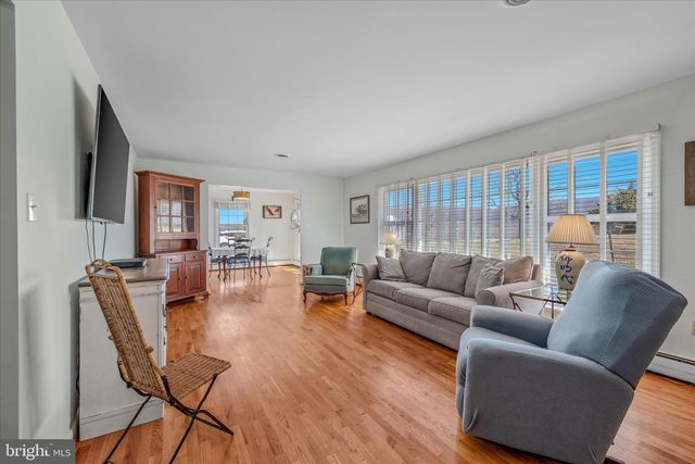 2431 HIGHLAND RIDGE RD, Berkeley Springs, WV 25411