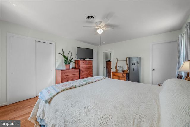 2431 HIGHLAND RIDGE RD, Berkeley Springs, WV 25411