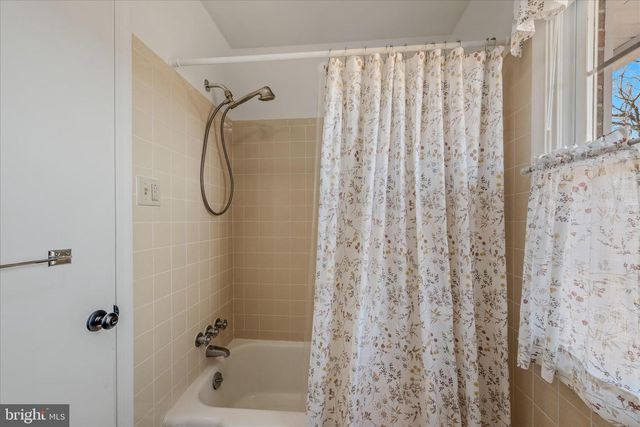 2431 HIGHLAND RIDGE RD, Berkeley Springs, WV 25411