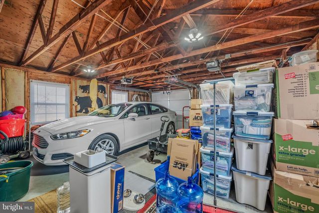 2431 HIGHLAND RIDGE RD, Berkeley Springs, WV 25411