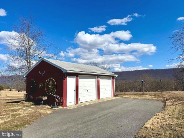 2431 HIGHLAND RIDGE RD, Berkeley Springs, WV 25411