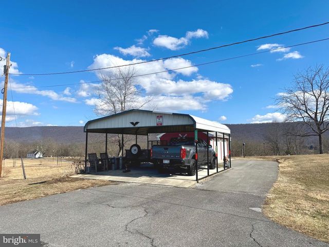 2431 HIGHLAND RIDGE RD, Berkeley Springs, WV 25411