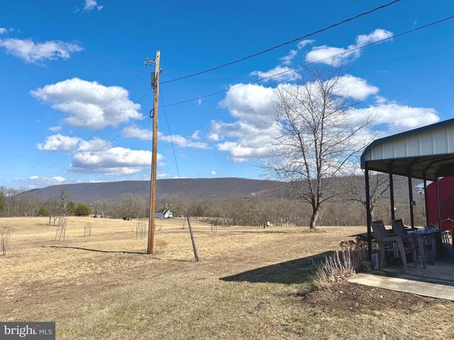 2431 HIGHLAND RIDGE RD, Berkeley Springs, WV 25411