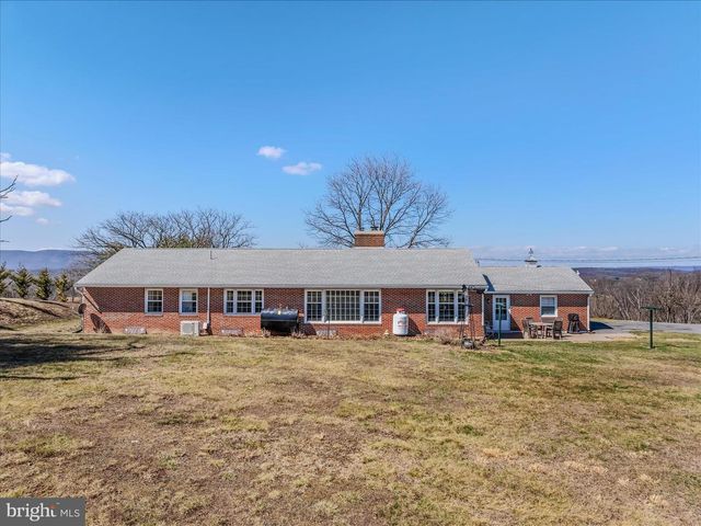 2431 HIGHLAND RIDGE RD, Berkeley Springs, WV 25411