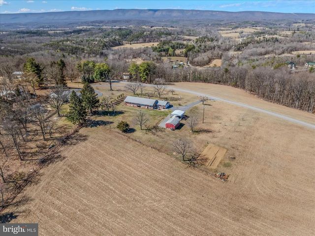 2431 HIGHLAND RIDGE RD, Berkeley Springs, WV 25411