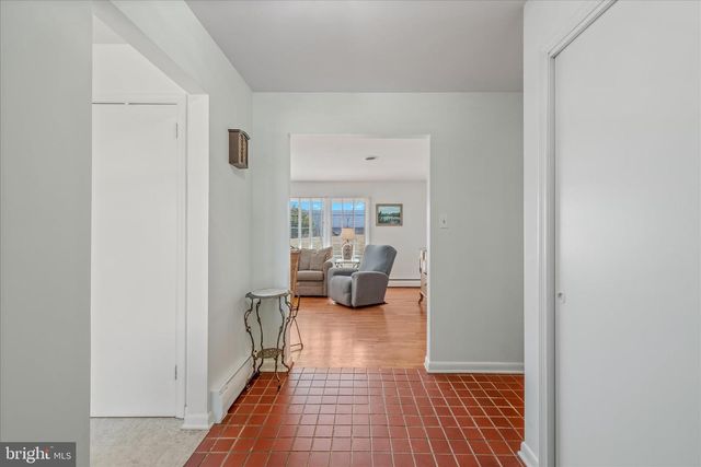 2431 HIGHLAND RIDGE RD, Berkeley Springs, WV 25411