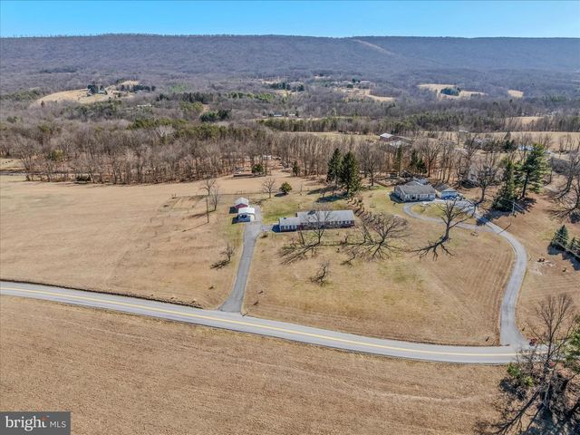 2431 HIGHLAND RIDGE RD, Berkeley Springs, WV 25411
