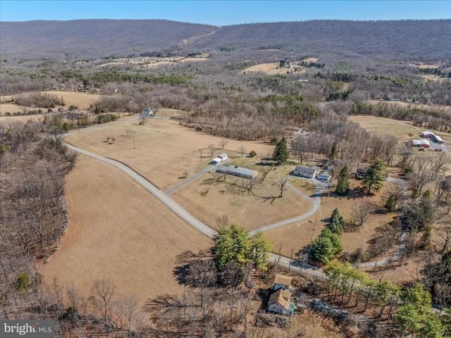 2431 HIGHLAND RIDGE RD, Berkeley Springs, WV 25411