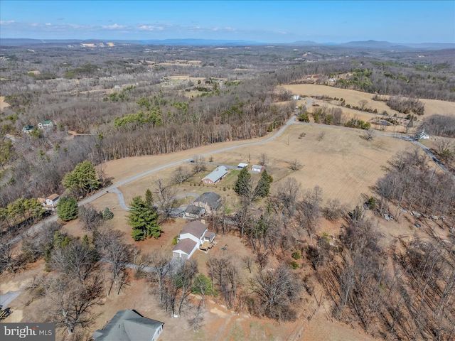 2431 HIGHLAND RIDGE RD, Berkeley Springs, WV 25411