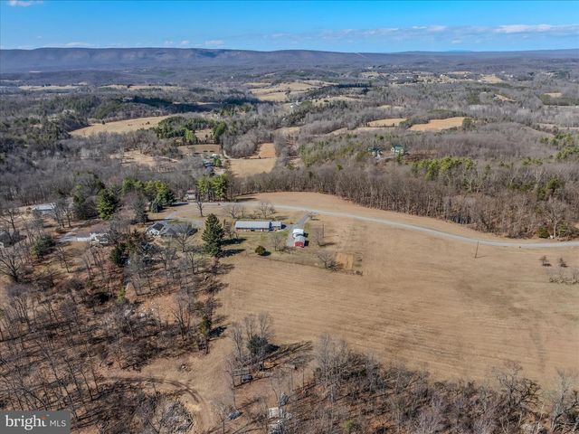 2431 HIGHLAND RIDGE RD, Berkeley Springs, WV 25411