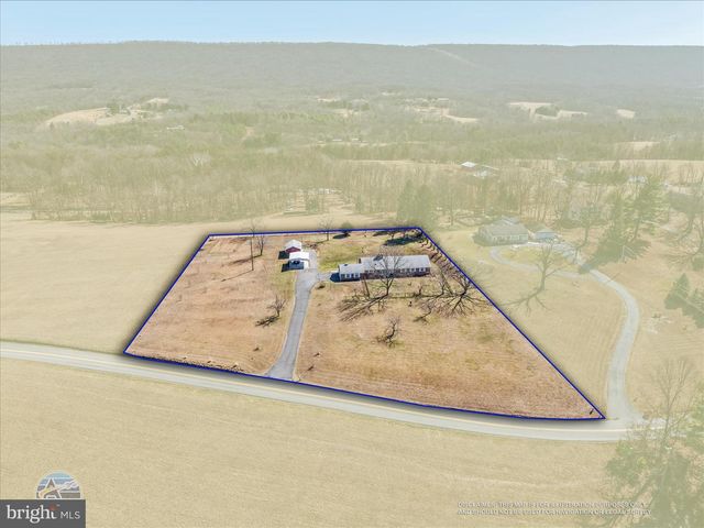 2431 HIGHLAND RIDGE RD, Berkeley Springs, WV 25411