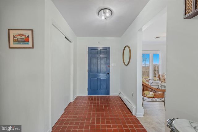 2431 HIGHLAND RIDGE RD, Berkeley Springs, WV 25411