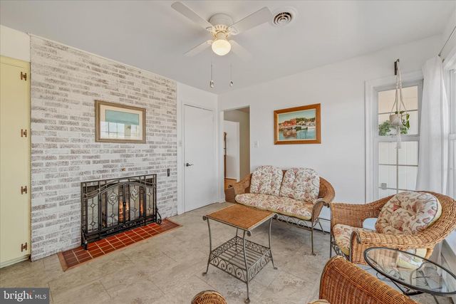 2431 HIGHLAND RIDGE RD, Berkeley Springs, WV 25411