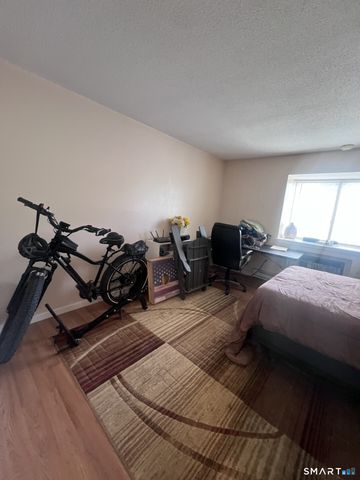 93 Kent Court 93, Meriden, CT 06450