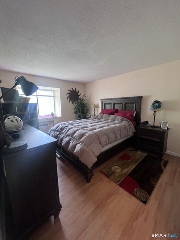93 Kent Court 93, Meriden, CT 06450