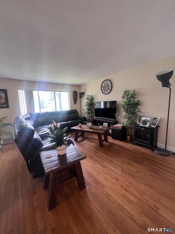 93 Kent Court 93, Meriden, CT 06450