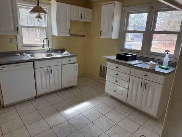 63 Suomi Rd, Pembroke, MA 02359