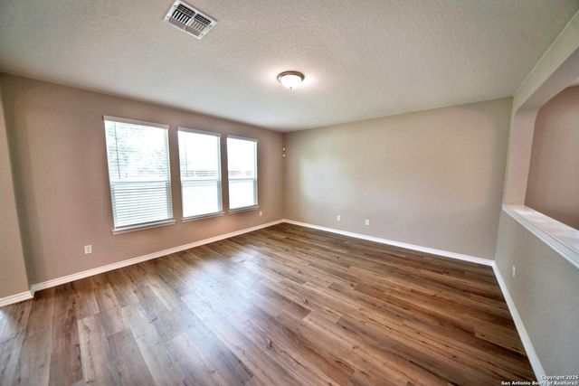 107 KYLE CV, Universal City, TX 78148