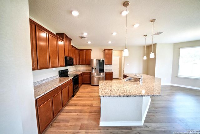 107 KYLE CV, Universal City, TX 78148