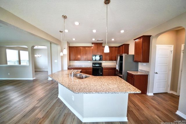 107 KYLE CV, Universal City, TX 78148