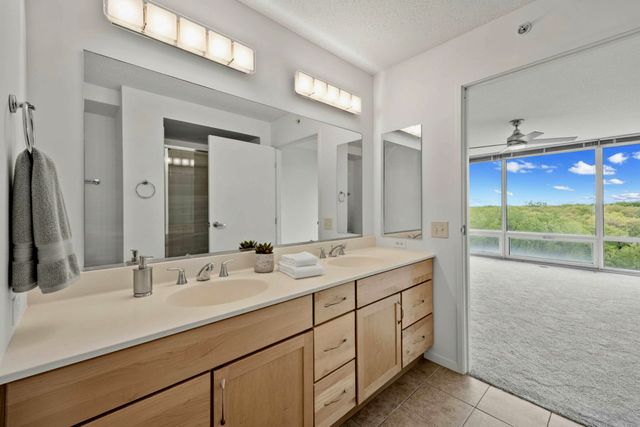 9715 Woods Drive 1008, Skokie, IL 60077