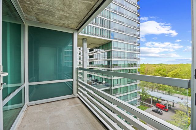 9715 Woods Drive 1008, Skokie, IL 60077
